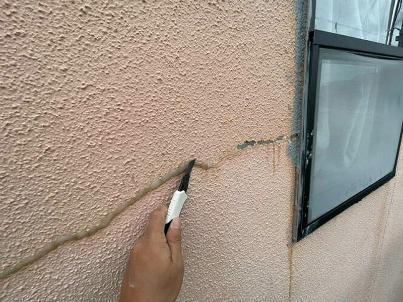 モルタル外壁の雨漏り補修開始