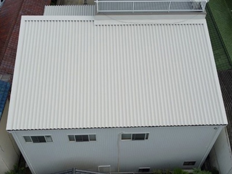 堺市の工場兼社屋の折板屋根の遮熱塗装後
