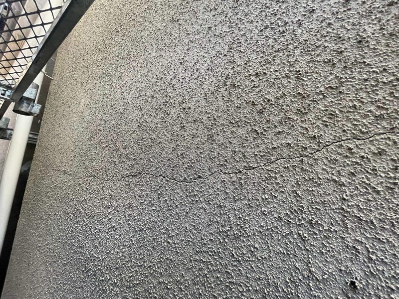 東大阪市にてモルタルの外壁塗装をご検討されている方からご相談 ひび割れしやすいモルタル外壁