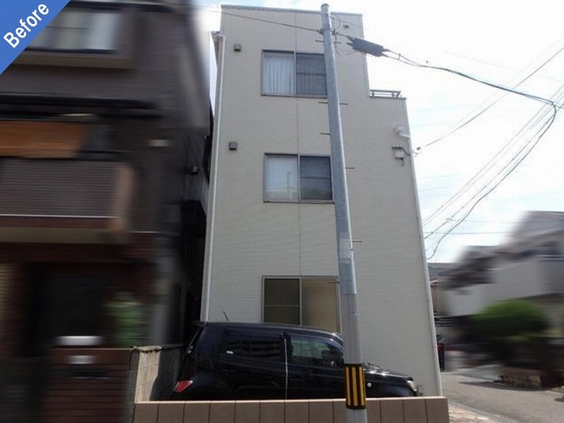 松原市のクリアーで外壁塗装前の戸建ての側面