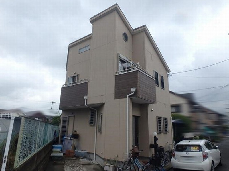 築10年頃から雨漏りにお困りの東大阪市の一軒家
