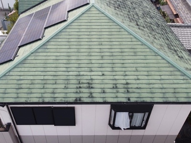 太陽光パネルが設置された屋根