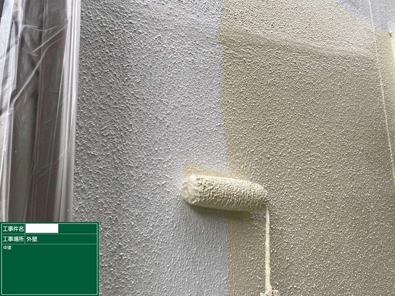 堺市にてコーキング交換をして雨漏りが改善された事例のご紹介 RSシルバーグロスSIで中塗り