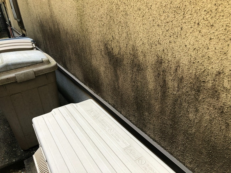 堺市にて雨漏り点検で雨漏りの原因がわかりお喜び頂けた事例のご紹介 外壁の汚れ