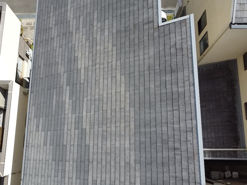 河内長野市にて屋根の塗装工事（使用塗料は断熱塗料のガイナ）ドローンで点検屋根 色褪せがある