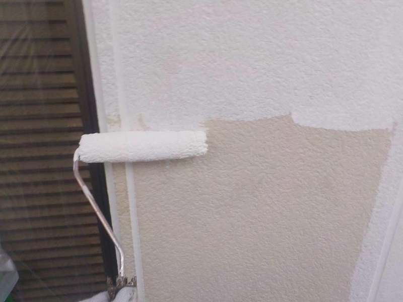 羽曳野市にてカビ汚れを外壁塗装で一新！次世代塗料タテイル2を使用 クオリティマルチサーフで下塗り