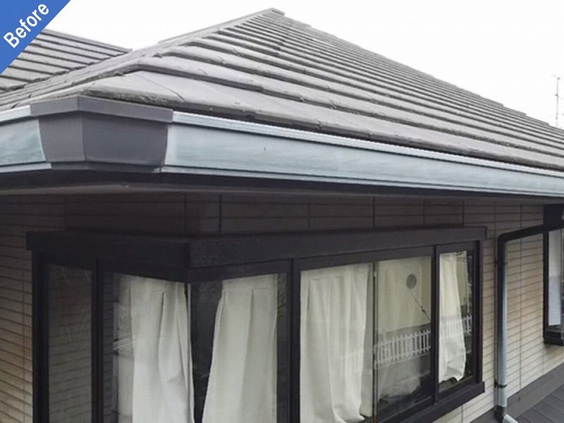 屋根塗装前のドローンで撮影した屋根と外壁