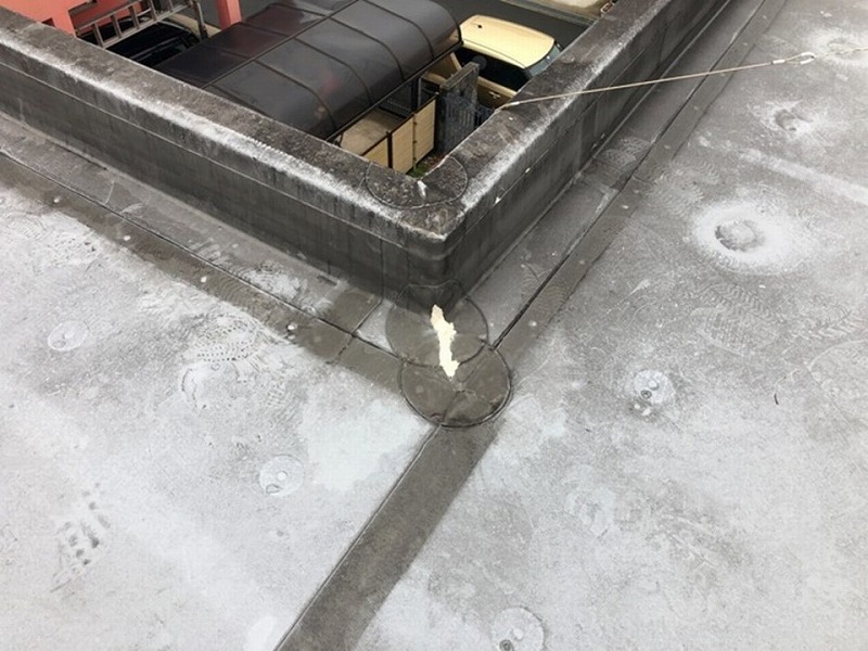 屋上のシート防水の破け