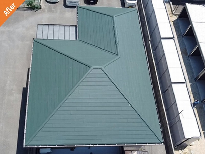 屋根カバー工法後のガルバリウム鋼板屋根