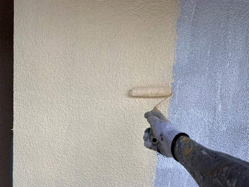 外壁の中塗り