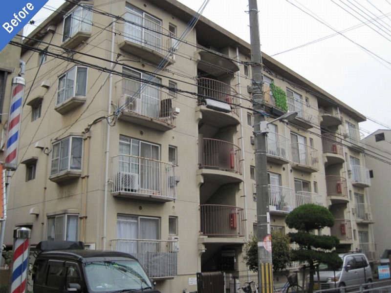 大阪市住吉区の外壁塗装前のマンション全体