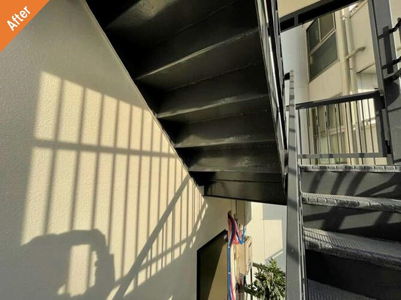 マンション塗装工事後の共用部階段