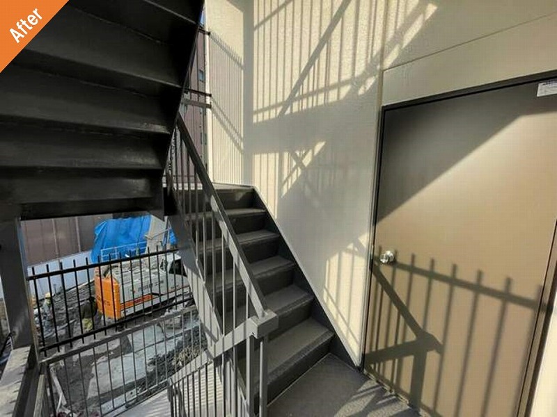 マンション塗装工事後の階段