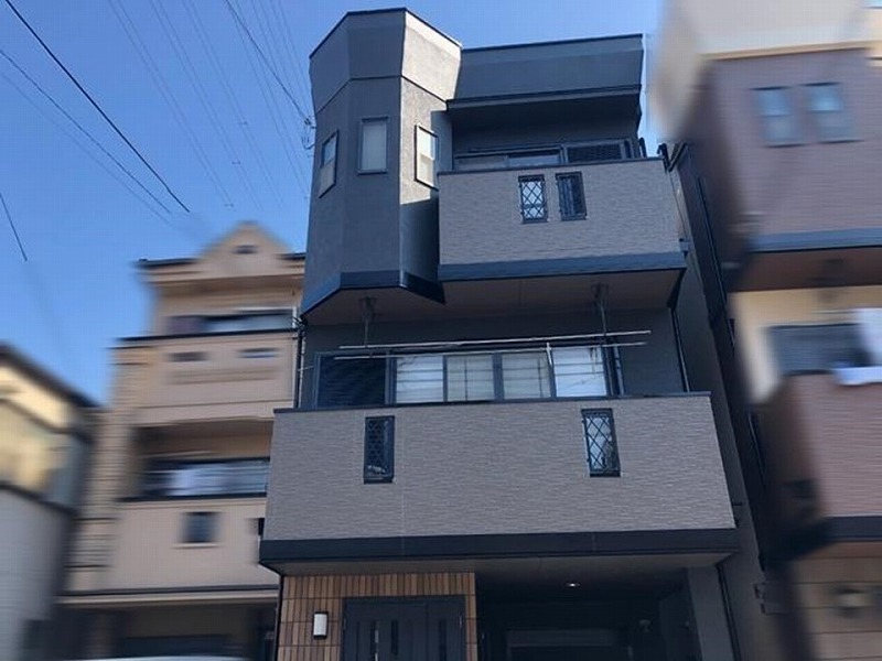 大阪市住吉区の外壁塗装後の3階建て戸建て