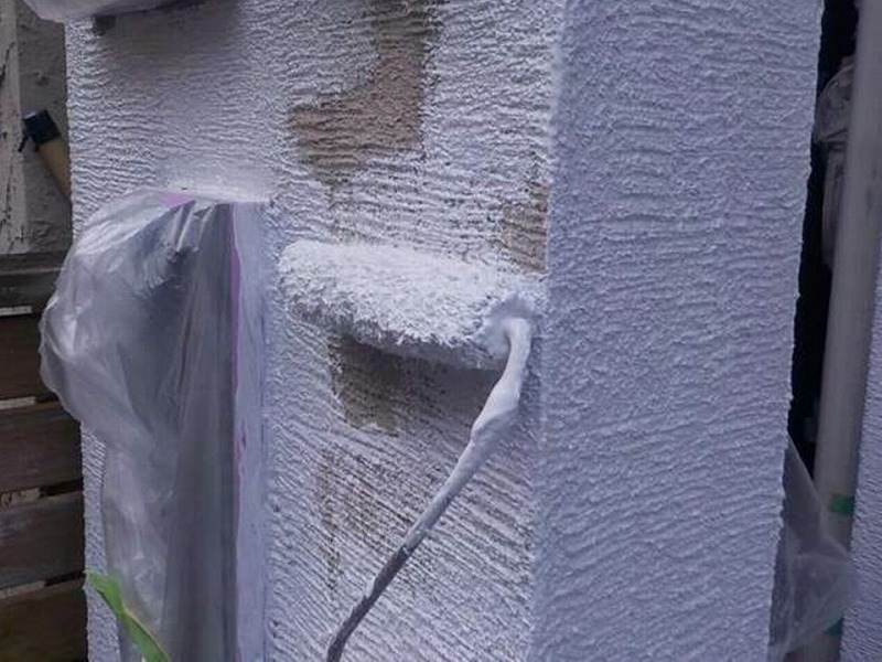 塀の下塗り