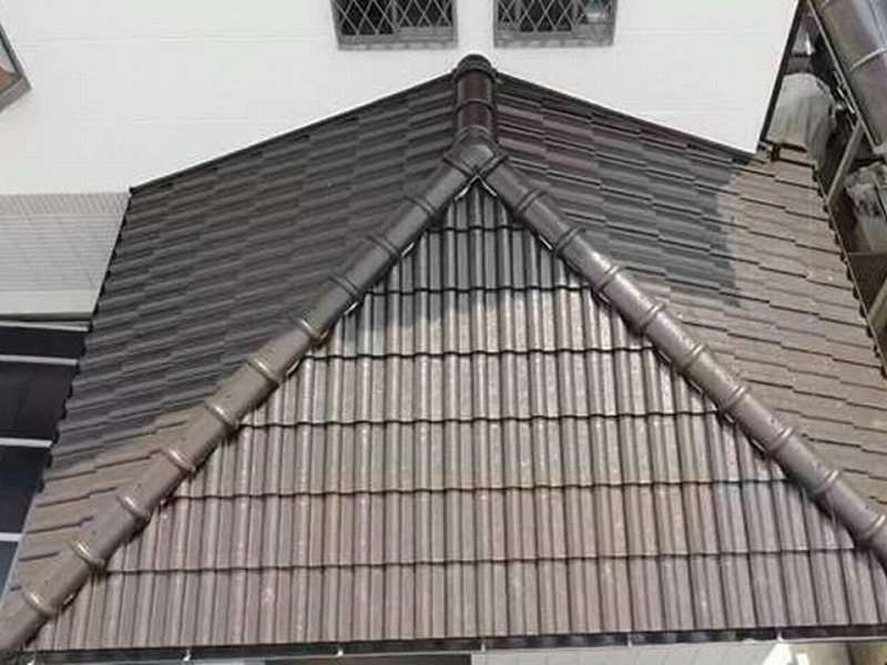 屋根塗装完工後のモニエル瓦の下屋根