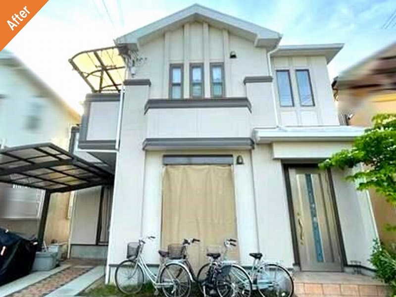 和泉市のツートンカラーで外壁塗装後のサイディング外壁の戸建て住宅