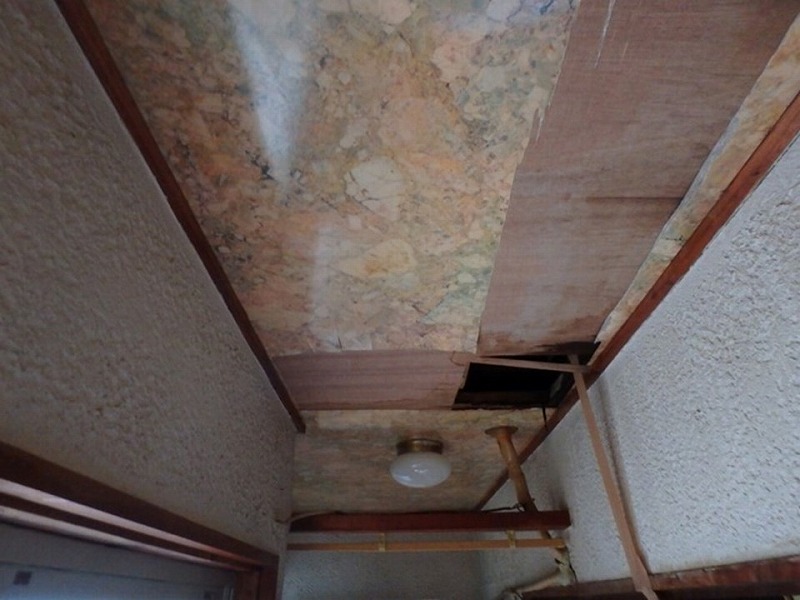 天井の雨漏り跡