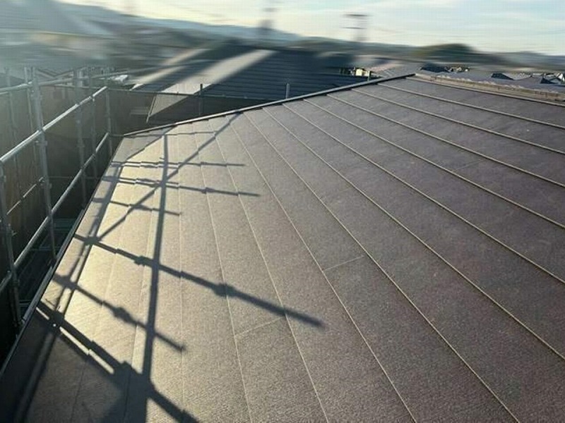 屋根カバー工法で設置したスーパーガルテクトの屋根