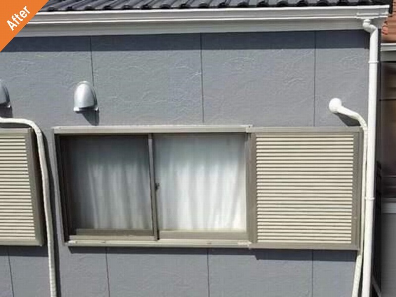 塗り替え後のサッシとエアコンホース周辺の外壁