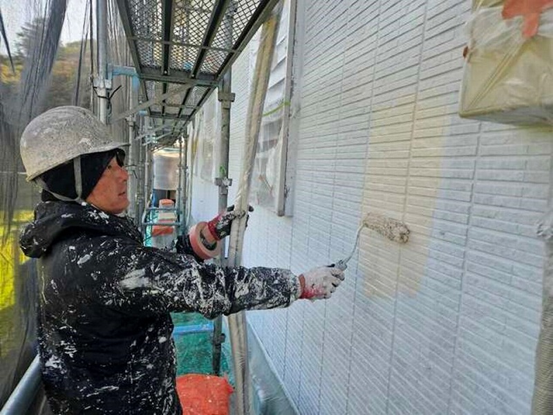 外壁の中塗り