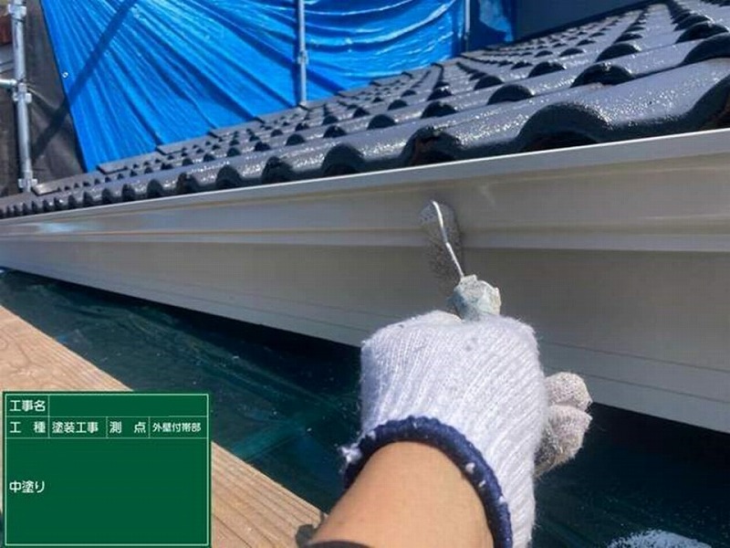 雨樋の中塗り