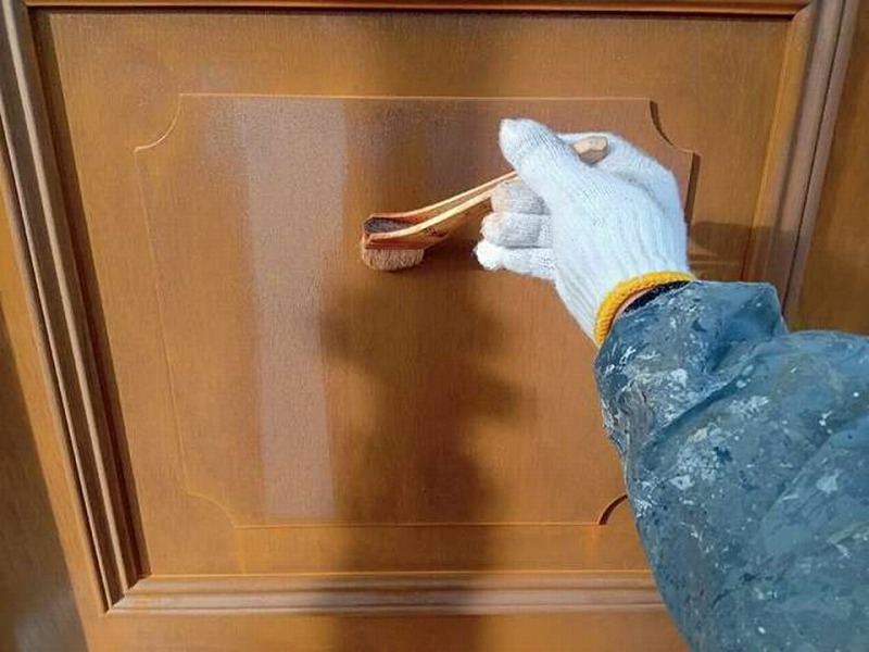 玄関扉の中塗り