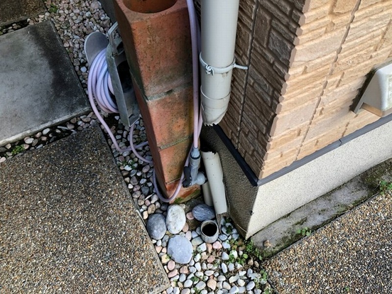 破損した竪樋