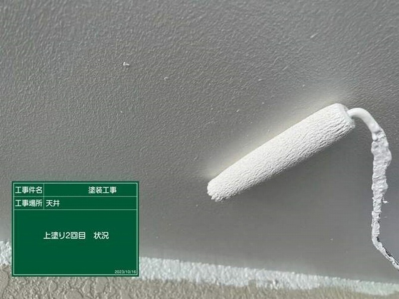 軒天の上塗り（2回目）
