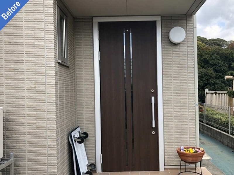 外壁塗装前の玄関