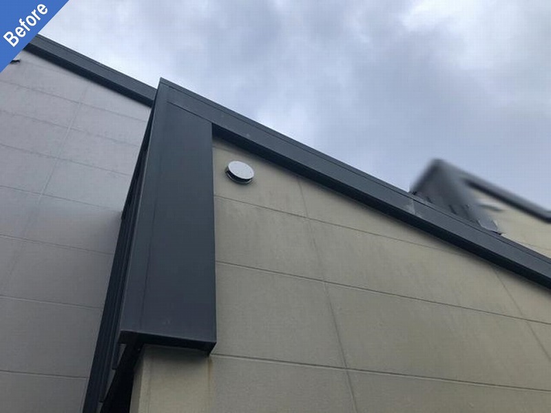 塗装工事前のALCとガルバリウム鋼板屋根