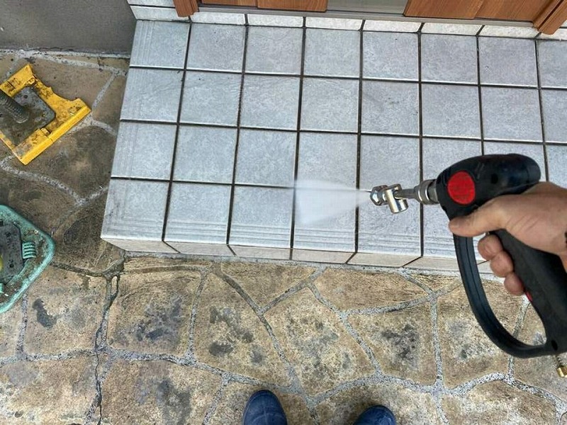 玄関ポーチの高圧洗浄