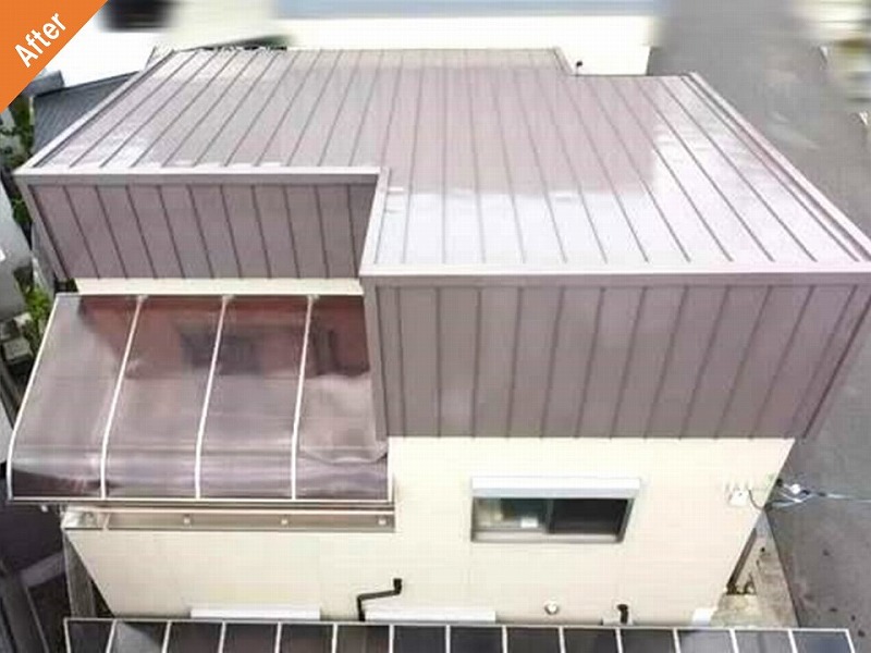 屋根塗装後のガルバリウム鋼板屋根の戸建て