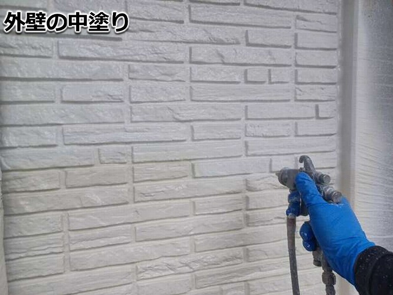 外壁の中塗り