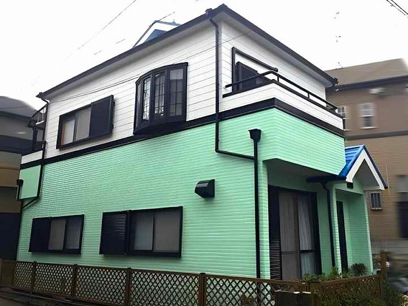 ベージュ×グリーンを組み合わせた外壁の事例3