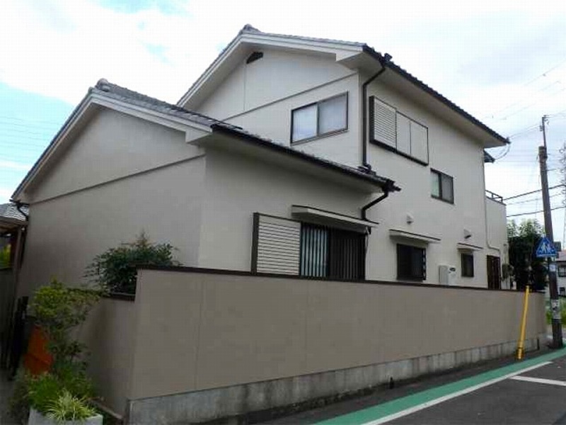 一面ベージュで外壁塗装をした事例6