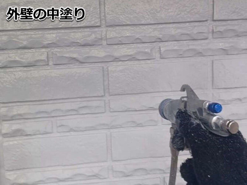 外壁の中塗り