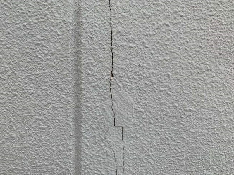ひび割れのあるALC