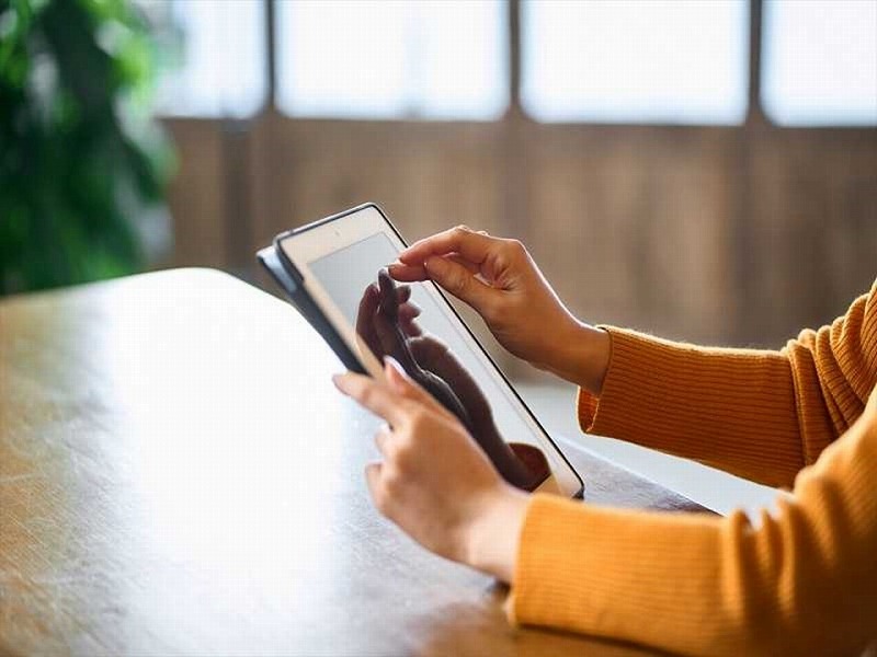 モニターやブラウザによって色の見え方が異なる
