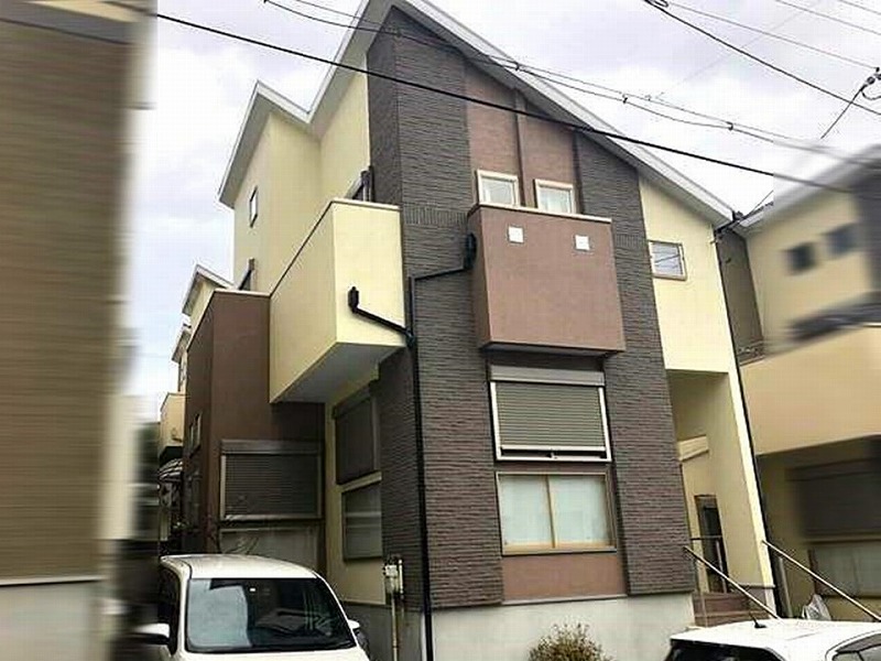ブラウン系の落ち着いた配色のツートンカラー