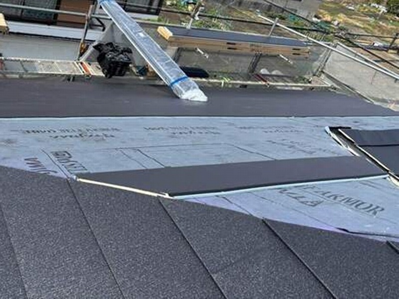軒から順にスーパーガルテクトを取り付け