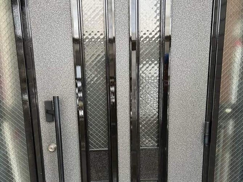 外壁塗装完工後の玄関扉