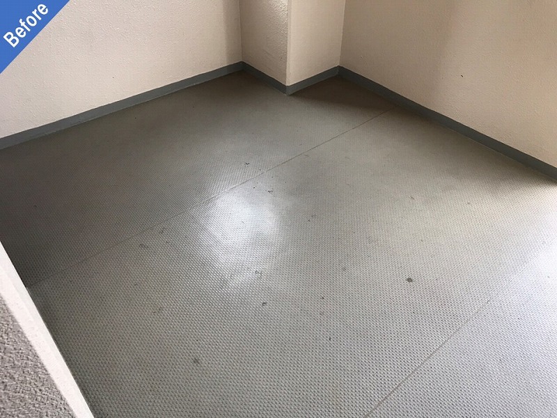 長尺シート張り替え前の共用部