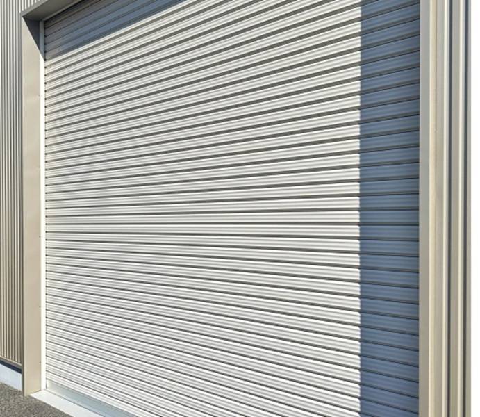 シャッター塗装は美観性が保たれ、家全体の印象が良くなるメリットがある