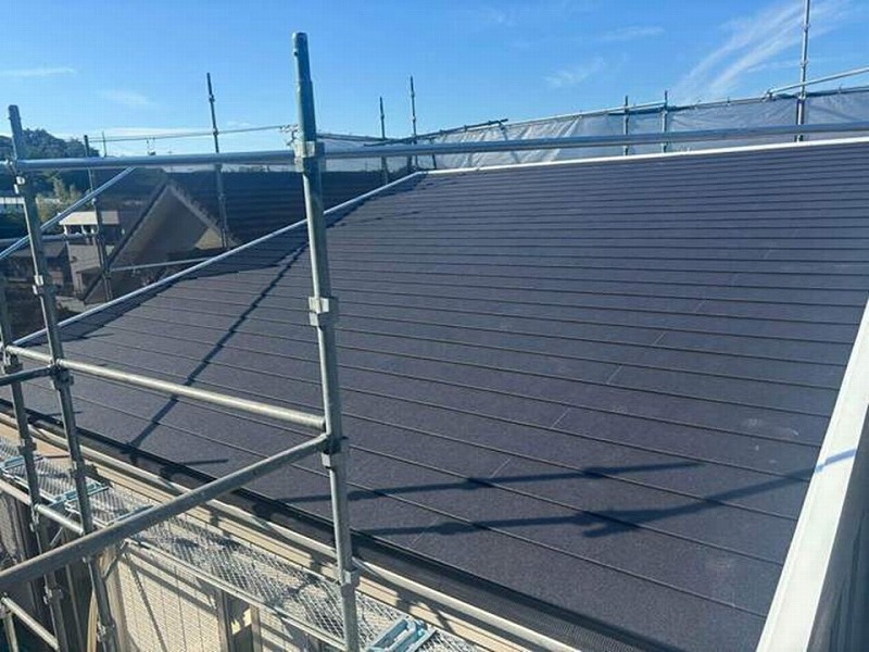 スーパーガルテクトによる屋根カバー工法完了