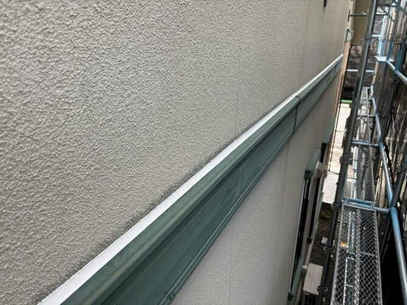 コーキング工事施工後の幕板上