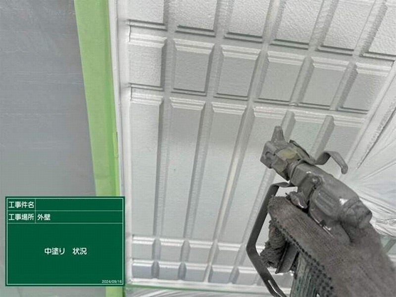 外壁の中塗り