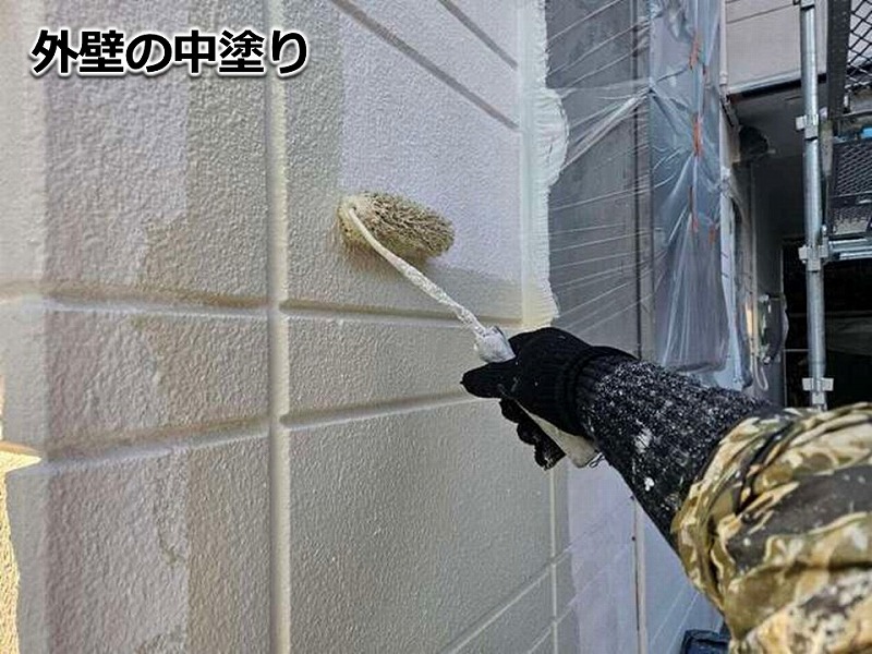 外壁の中塗り