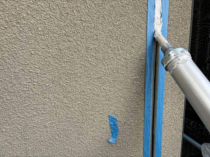 目地にコーキング材重点