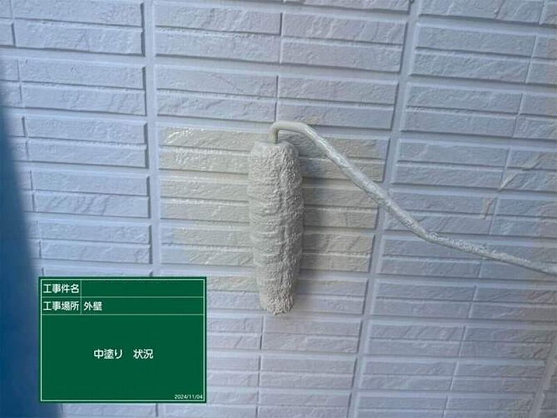 外壁の中塗り（KP-121）